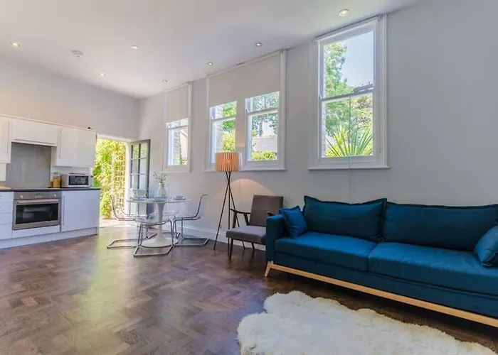 Classroom Flat Suite In A Converted School In Fowey Town Centre